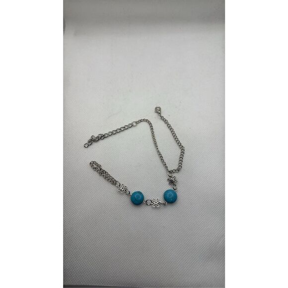 Brand New!! Flower and turquoise stone bracelet - Picture 3 of 5